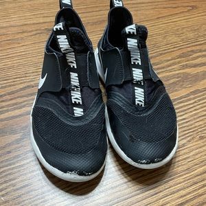 Boys Nike Slip On Tennis Shoes size 2